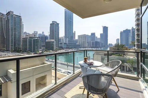 2 Bedrooms Apartment in Marina Quay West Image